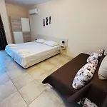 Apartment сънибей, градина Chernomorets