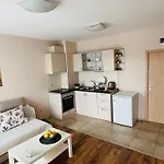 Apartment сънибей, градина *